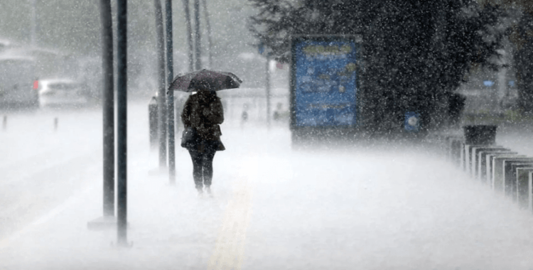 Meteoroloji İstanbul dahil kuzey bölgelerinde yağış için saat verdi: Yüksek yerlerde kar etkili olacak