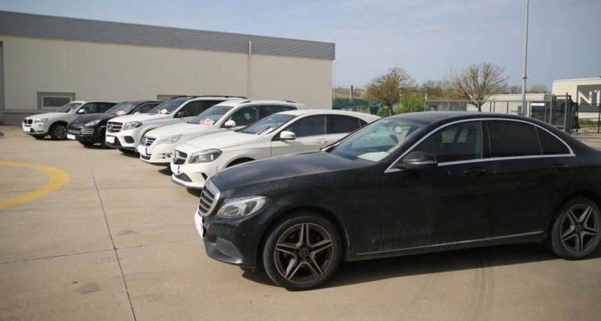 Sahte emeklilik belgesiyle vurgun: 65 lüks araca el konuldu, 22 gözaltı