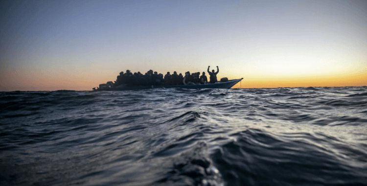 Libya açıklarında facia: 2'si bebek 53 göçmen hayatını kaybetti