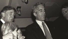 Epstein Kâbe örtüsünü halı olarak kullanmış