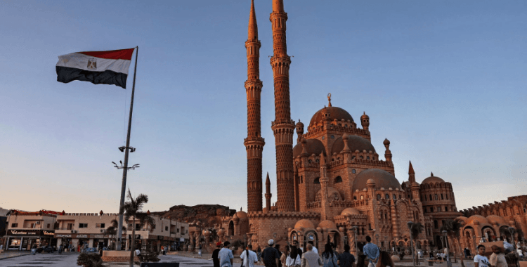 Enerji krizi büyüyor: Mısır’da restoran, kafe ve mağazalara erken kapanma zorunluluğu geldi