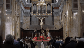 Gelen tepkiler sonrasında Netanyahu, Katolik patriğin Kıyamet Kilisesi'ne girişini engelleme kararından geri adım attı