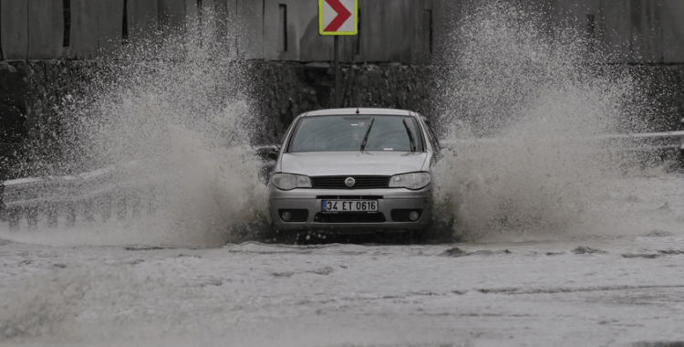 Meteoroloji'den İzmir dahil sarı kodlu sağanak uyarısı: Güneydoğu hariç tüm bölgelerde şiddetli yağış bekleniyor
