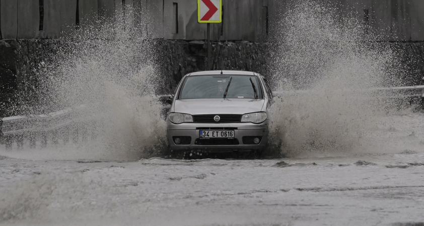 Meteoroloji'den İzmir dahil sarı kodlu sağanak uyarısı: Güneydoğu hariç tüm bölgelerde şiddetli yağış bekleniyor