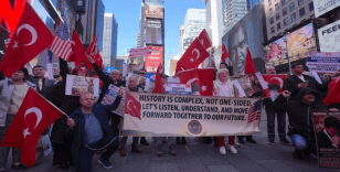 Mamdani'nin skandal 'Ermeni' sözlerine karşı Times Meydanı'nda tarihi protesto