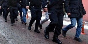Yurt dışına kaçan 90 aranan kişi Türkiye'ye getirildi