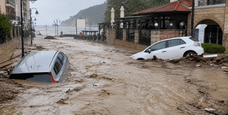 Bulgaristan'ın Karadeniz kıyısında şiddetli yağış sele yol açtı