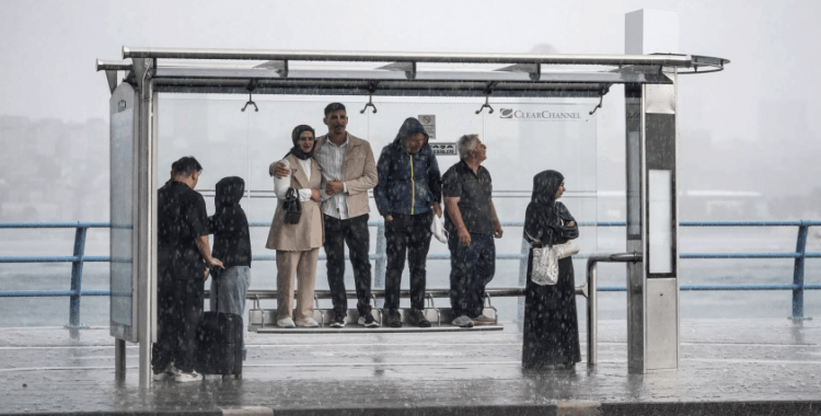 İstanbul'da sağanak etkisini artırdı: Metrekareye 57 kilo yağış düştü