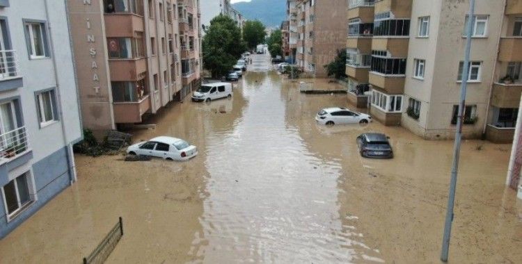 Kastamonu'da sağanak hayatı olumsuz etkiledi