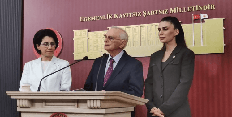 Önder Sav CHP'den istifa etti