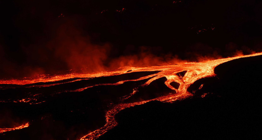 Etna Yanardağı faaliyete geçti: Malta ve İtalya'da uçuşlar iptal edildi