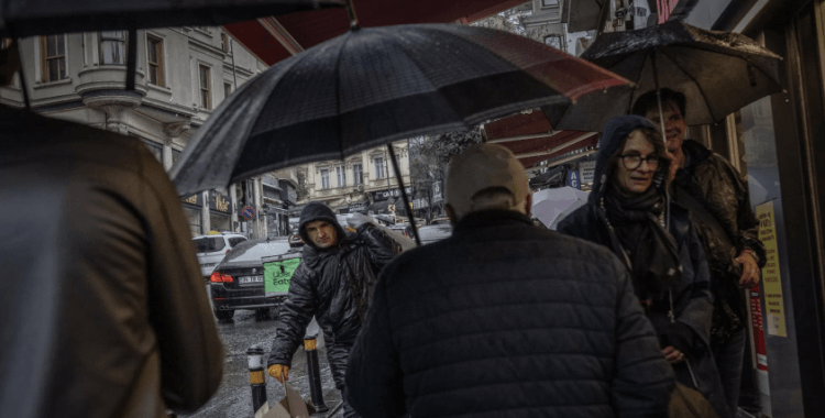 İstanbul’da hava değişiyor: AKOM yağış için tarih verdi