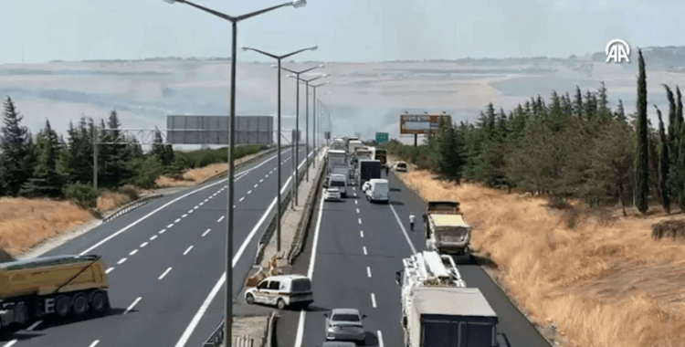 Silivri’de yangın: Evler tahliye edildi, TEM Otoyolu trafiğe kapatıldı