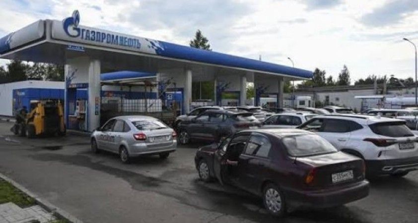 Ukrayna'nın rafineri saldırıları Rusya'da yakıt krizini büyüttü