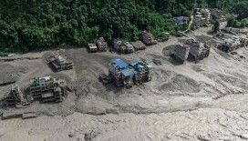 Nepal'de sel sonrası yeni tehlike: Göl taşmaya başladı, kurtarma çalışmaları askıya alındı