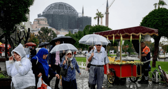 İstanbullular dikkat, AKOM gün verdi: Gök gürültülü sağanak geliyor