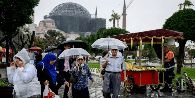 İstanbullular dikkat, AKOM gün verdi: Gök gürültülü sağanak geliyor