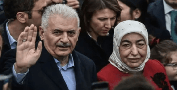 Binali Yıldırım, tüm hisselerini eşine devretti