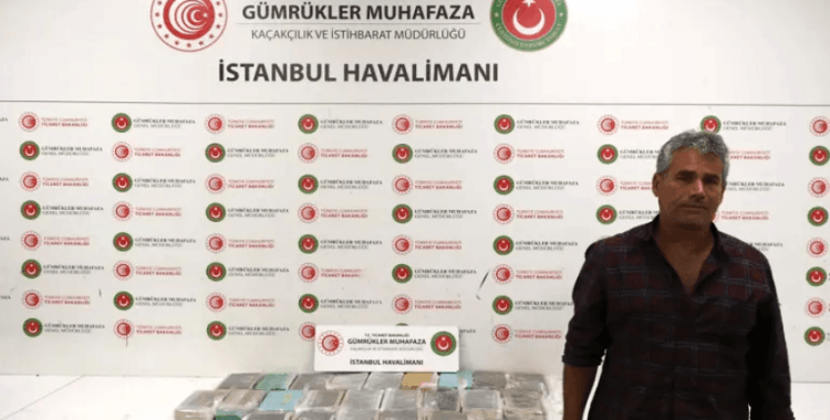 Pilot kıyafetiyle İstanbul Havalimanı’na gelen uyuşturucu kuryesi her yerde aranıyor