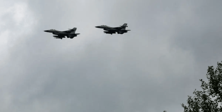 Almanya'daki Spangdahlem ABD Hava Üssü'nden kalkan bir F-16 düştü