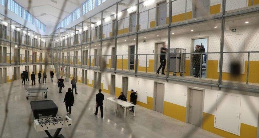 Belçika'da cezaevleri greve gitti: Yüzlerce mahkum yerde uyuyor