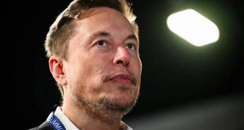 Elon Musk'tan Instagram yorumu: 'Kızlar için'