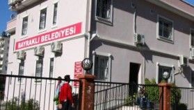 İzmir'de Bayraklı Belediyesi'ne operasyon: Eski başkan gözaltında