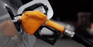 Trump'ın İran'a yeniden saldırı ihtimali petrolü 105 dolara taşıdı, borsalar geriledi