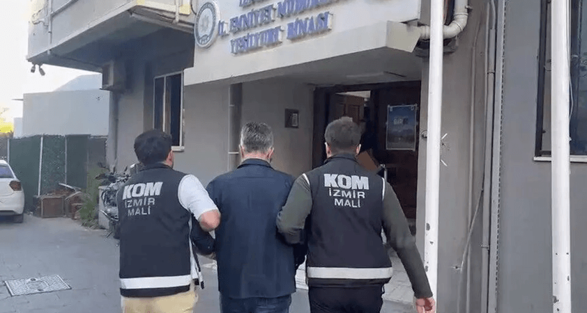 Bayraklı Belediyesi operasyonu: Eski Belediye Başkanı Sandal ve 14 kişi tutuklandı