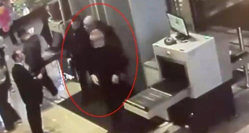 Polis kılığına girip yolunu kestiler: Kelepçeleyerek 198 bin dolarlık varlığını gasbettiler