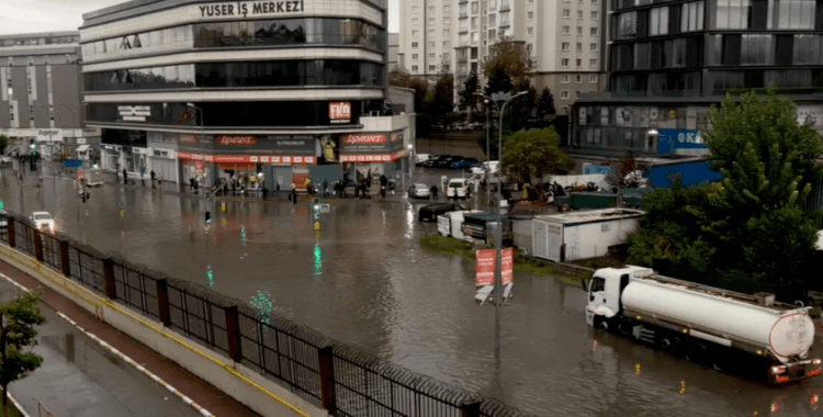Sağanak ve fırtına daha da kuvvetlenecek: AKOM İstanbul için kritik saatleri açıkladı