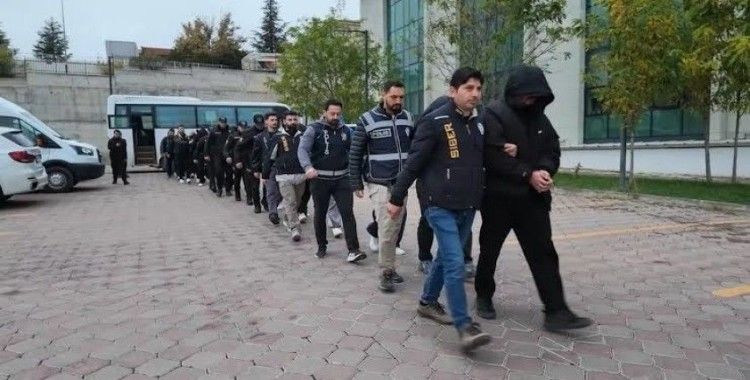 8 ilde 27 adrese eş zamanlı baskın: 1,2 milyarlık bahis soruşturmasında 18 şüpheli adliyede!